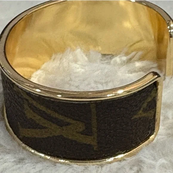 Louis Vuitton monogram Gold and Brown Cuff Bracelet - Picture 6 of 7